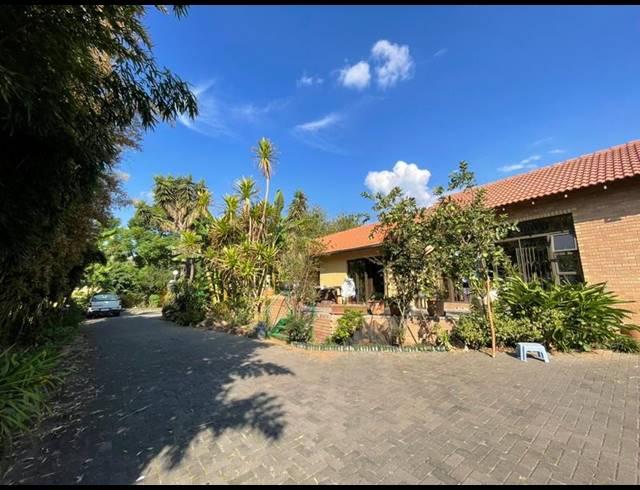 5 BEDROOM HOUSE FOR SALE IN JOHANNESBURG NORTH